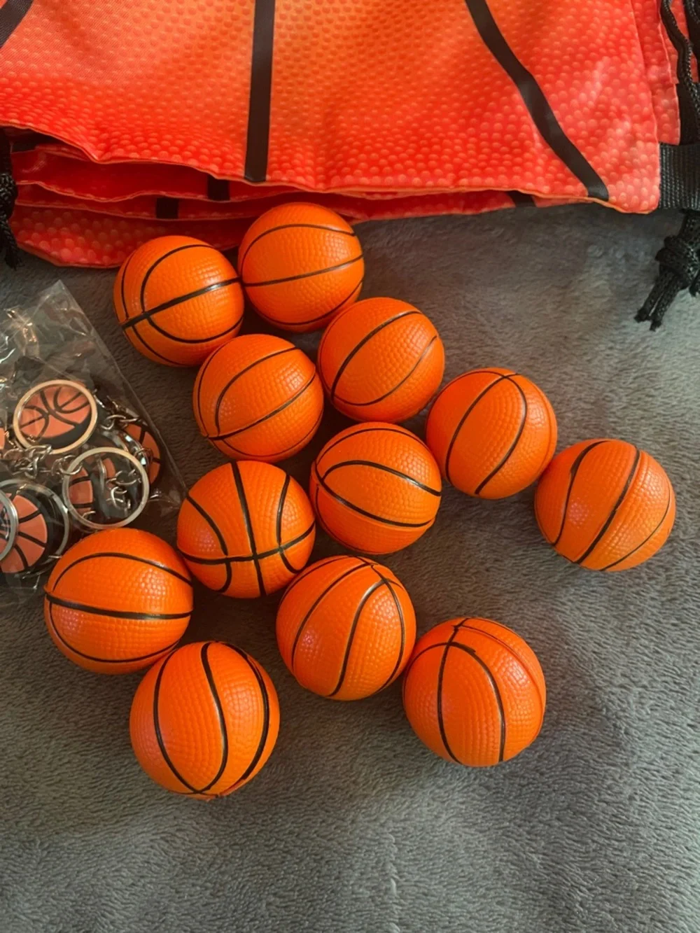 36 Pcs Basketball Party Favors 12 Drawstring Bag 12 Mini balls 12 Keychain 12